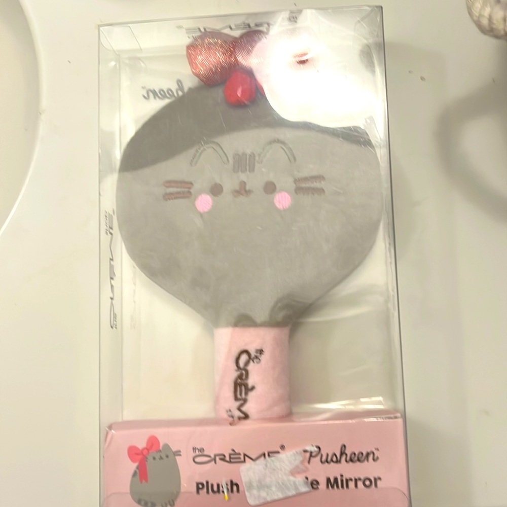 NIB! The Crème Pusheen Shop Plush Portable Mirror